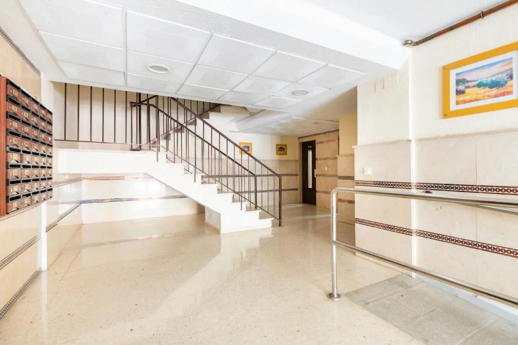 Amplio Con 4 Y 2 Banos - Great With 4 - 2 Baths Appartement