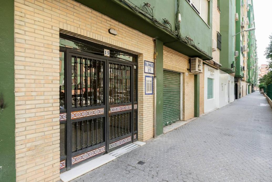 Amplio Con 4 Y 2 Banos - Great With 4 - 2 Baths Sevilla