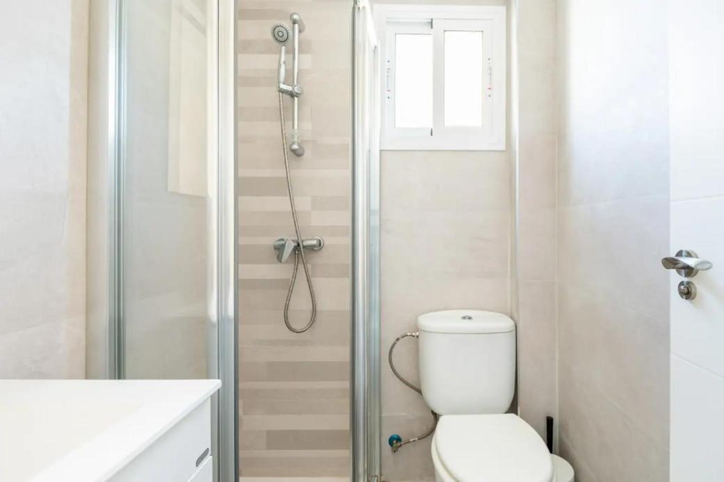 Amplio Con 4 Y 2 Banos - Great With 4 - 2 Baths Sevilla