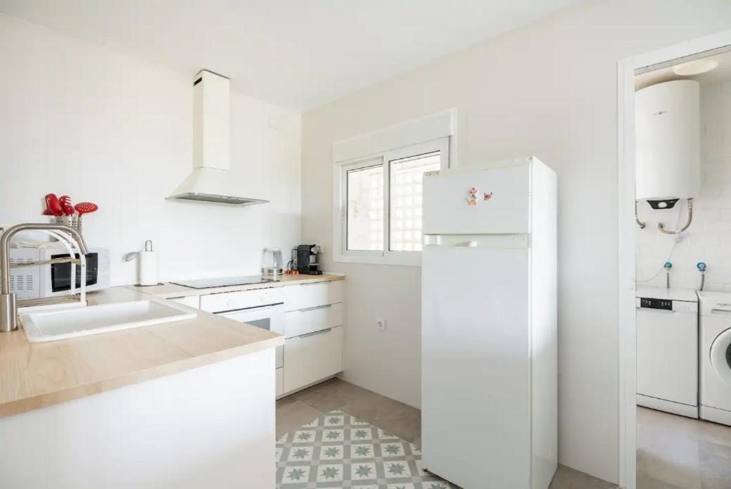 Amplio Con 4 Y 2 Banos - Great With 4 - 2 Baths *
