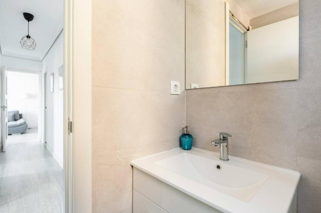 Amplio Con 4 Y 2 Banos - Great With 4 - 2 Baths * Sevilla