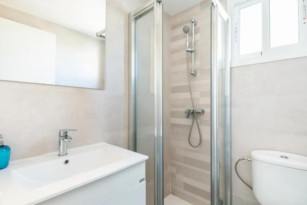 Amplio Con 4 Y 2 Banos - Great With 4 - 2 Baths *