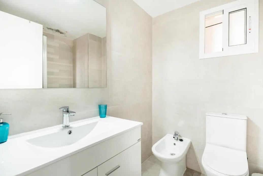 Amplio Con 4 Y 2 Banos - Great With 4 - 2 Baths *